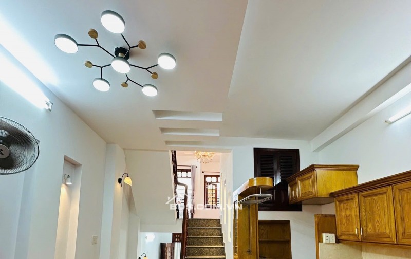 Hẻm Ô TÔ 6m, 100m ra Mặt tiền Cộng Hòa, 46m2, 4 Tầng, chỉ 11.5 tỷ. Phường 4, quận Tân Bình